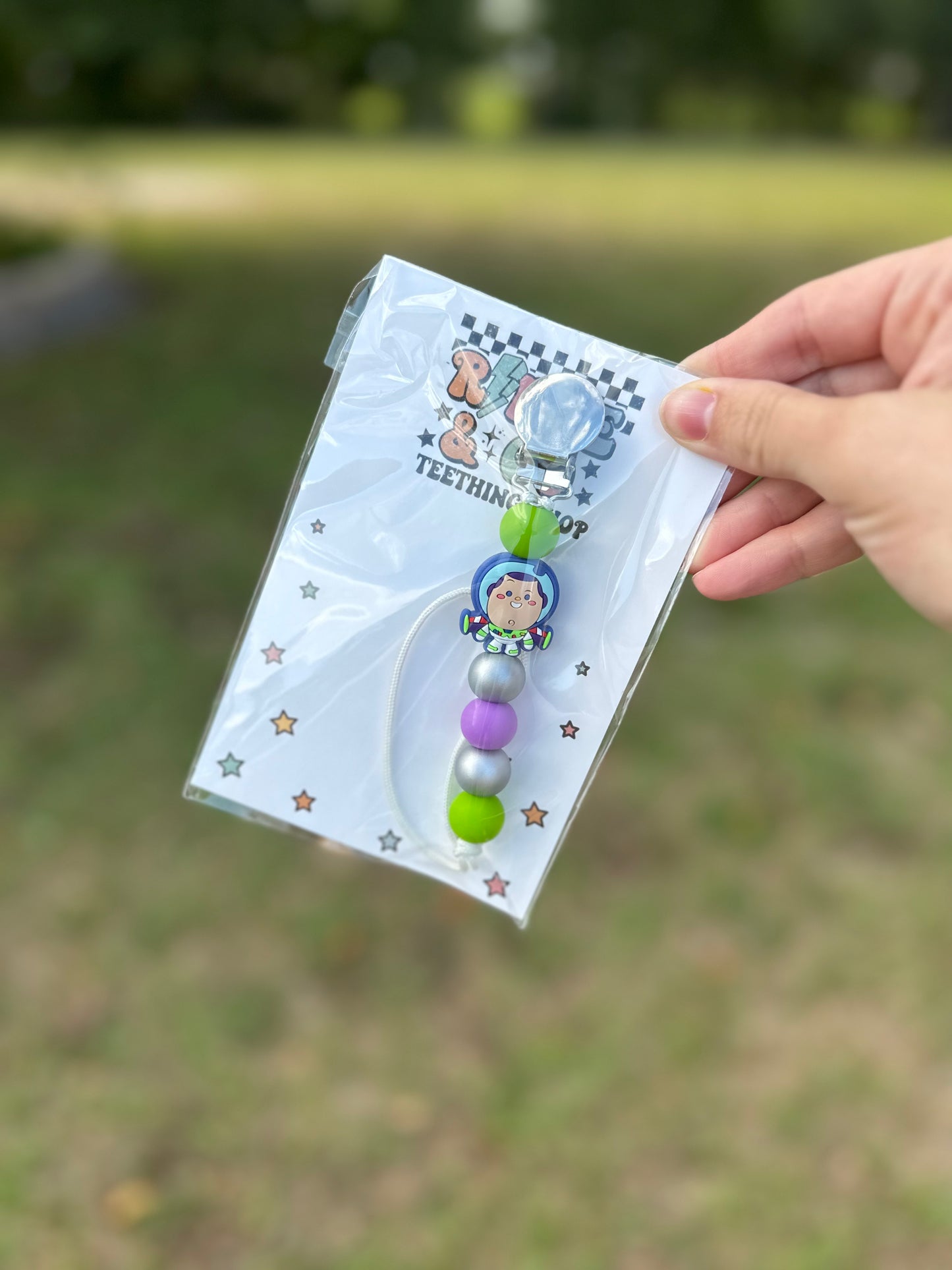 Buzz paci clip